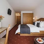 Vaya Zell Am فندق 4*