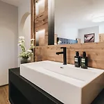 Vaya Zell Am